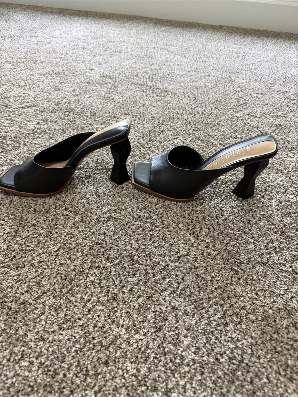 Gianni Bini black leather mule sandals geometric heel open square toe.Size 8.5 M - Picture 4 of 6